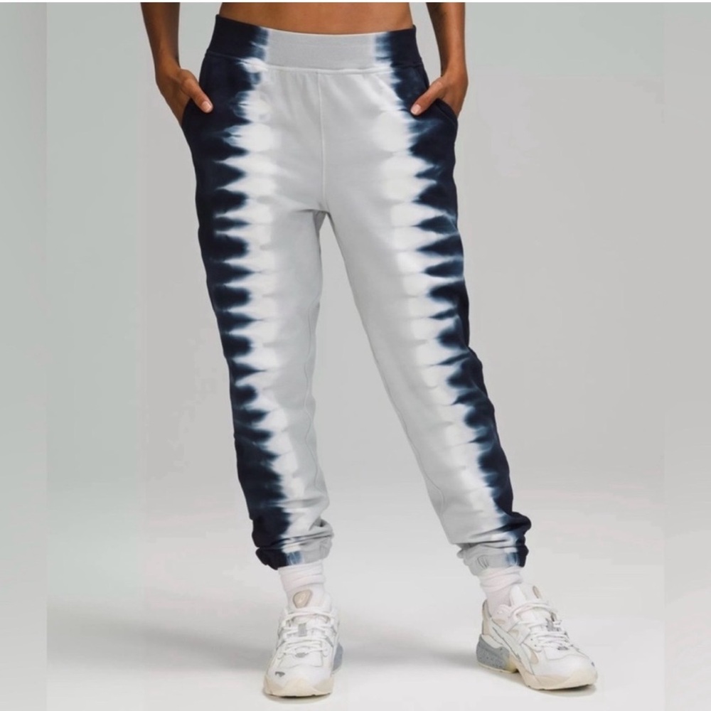 Lululemon Women’s LA Extreme Low Rise Jogger Tie Dye True Navy Vapor Size 12?